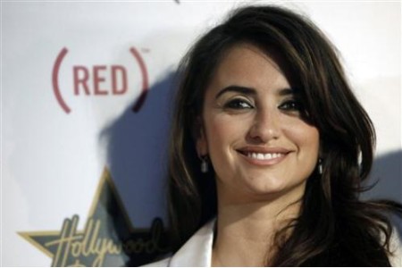 3655025328-spanish-actress-penelope-cruz-arrives-at-the-hollywood-domino-party