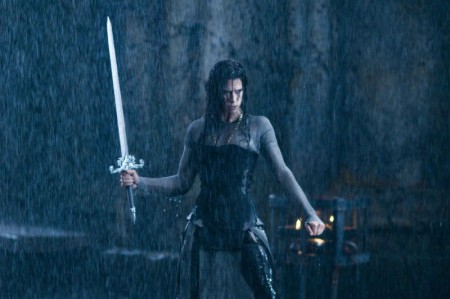 rhona-mitra-in-una-sequenza-del-film-underworld-la-ribellione-dei-lycans-102491
