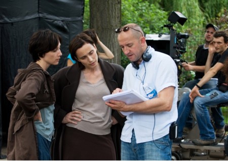elsa-zylberstein-e-kristin-scott-thomas-sul-set-di-ia-ve-loved-you-so-long-con-il-regista-philippe-claudel-52524