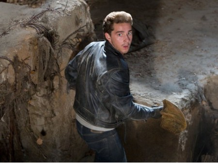 shia-labeouf-in-una-scena-del-film-indiana-jones-e-il-regno-del-teschio-di-cristallo-61161