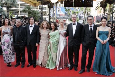 802476605-jury-members-from-left-italian-actress-asia-argento-british-screenwriter1