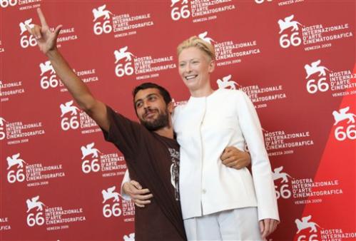 4212181477-italian-actor-edoardo-gabbriellini-left-embraces-british-actress-tilda-swinton