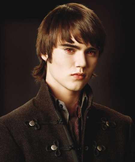 un-primo-piano-di-alec-cameron-bright-del-clan-dei-volturi-per-il-film-twilight-saga-new-moon-131660 []