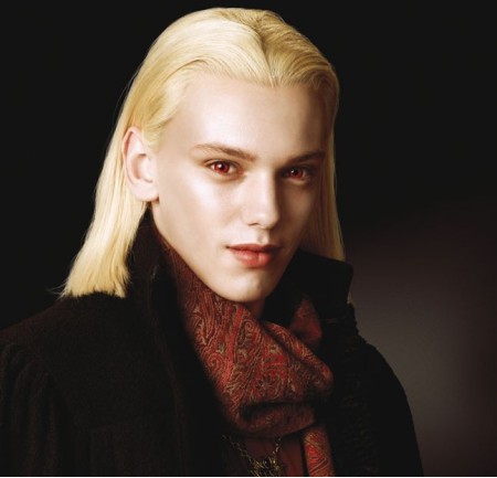 un-primo-piano-di-caius-jamie-campbell-bower-del-clan-dei-volturi-per-il-film-twilight-saga-new-moon-131659 []