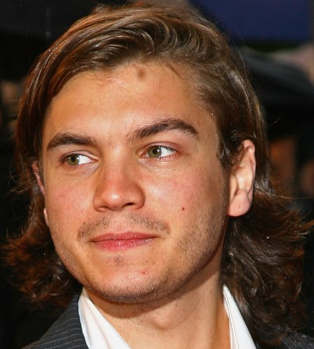 Emile Hirsch in The Darkest Hour, Dennis Illiadis dirige Pay the Ghost, Finch e Litvak sceneggiano Masters of the Universe