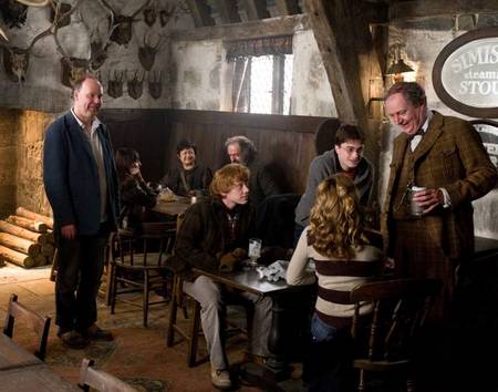 Harry Potter e i doni della morte: sceneggiatura dimenticata in un pub finisce al Sun, che... non svela nulla della trama