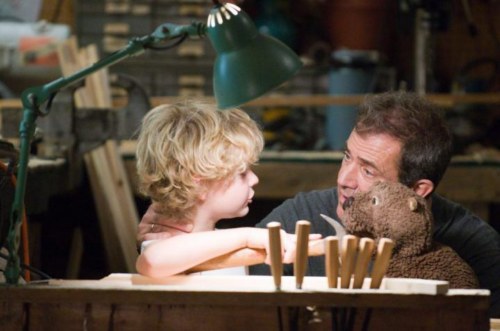 The Beaver, nuove immagini con Mel Gibson e Jodie Foster