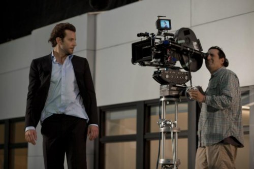 Limitless, nuove immagini con Bradley Cooper e Robert De Niro