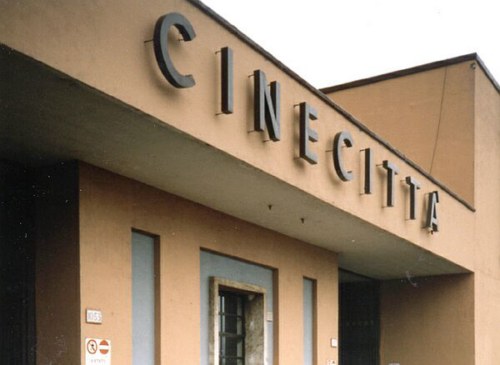 Cinecittà a rischio chiusura, si muovono anche i giornalisti cinematografici