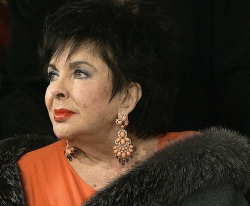 Elizabeth Taylor, ieri la funzione al cimitero delle celebrità di Los Angeles