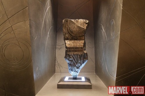 Thor, immagini della sala delle armi di Odino