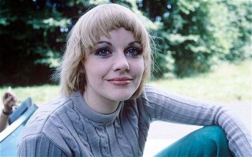 Angela Scoular ex-Bond girl muore suicida