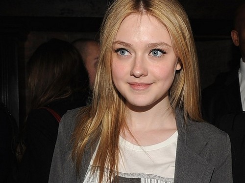 Dakota Fanning in Effie