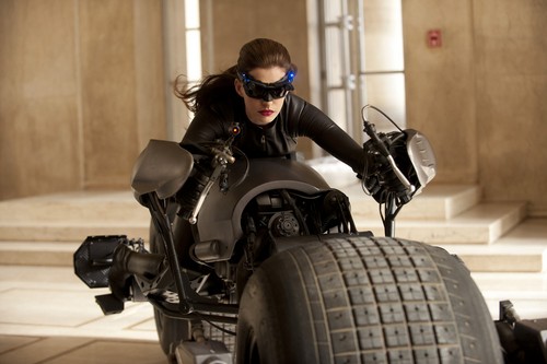 The Dark Knight Rises, Catwoman: prima immagine di Anne Hathaway