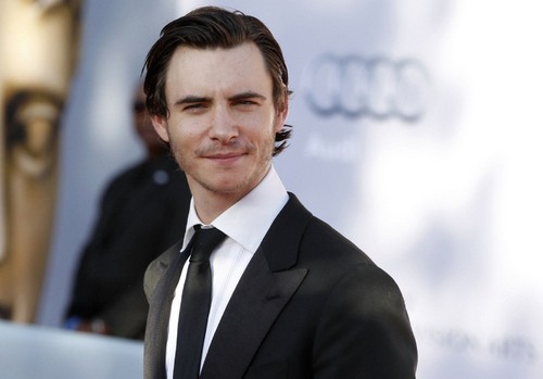 Harry Lloyd in Closer to the Moon