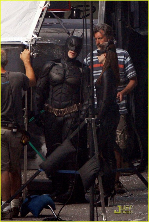Il cavaliere oscuro: il ritorno, foto dal set con Christian Bale e Anne Hathaway
