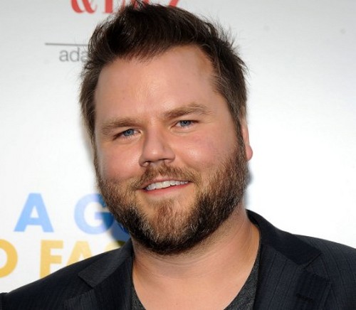 Tyler Labine e Malin Akerman in Cottage Country