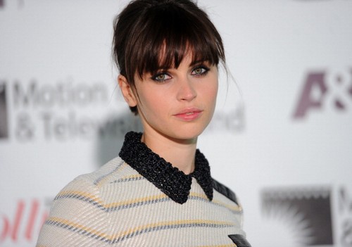 Felicity Jones nel biopic su Howard Hughes