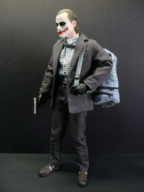 Il Cavaliere Oscuro, l'action figure di Joker/Heath Ledger