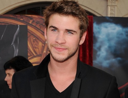 Liam Hemsworth in The Host di Stephenie Meyer?