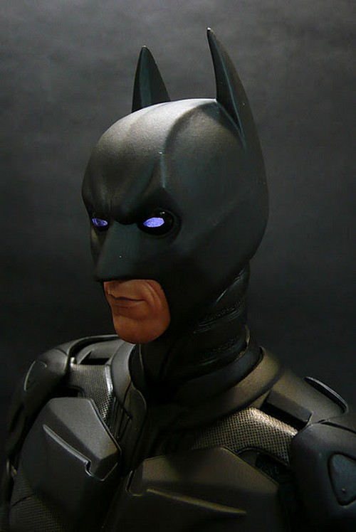 Il cavaliere oscuro, action figure di Batman con sonar