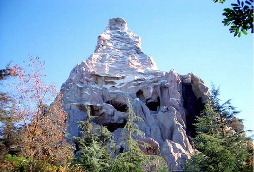 Brian Beletic dirigerà il film ispirato alle montagne russe Disneyland 