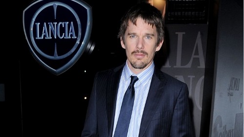 Ethan Hawke nell'horror Vigilandia