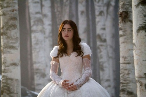 Mirror Mirror, 11 immagini con Lily Collins