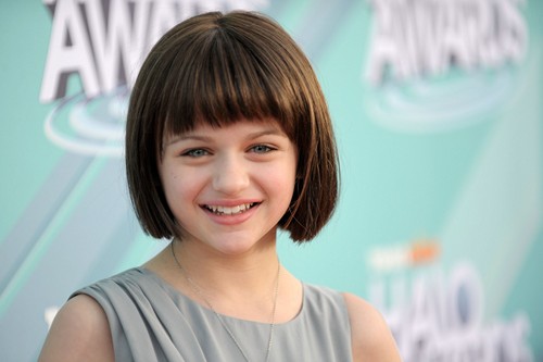 Joey King e Mackenzie Foy nel thriller-horror The Warren Files?