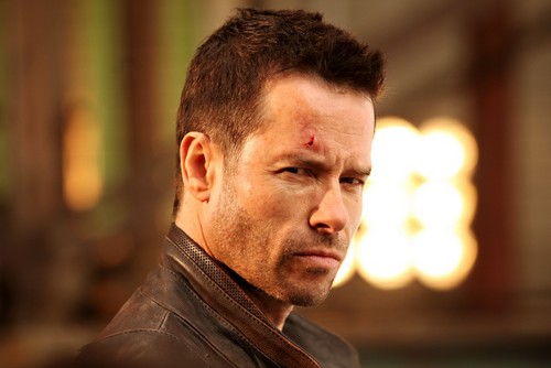 Lockout, nuove immagini con Guy Pearce