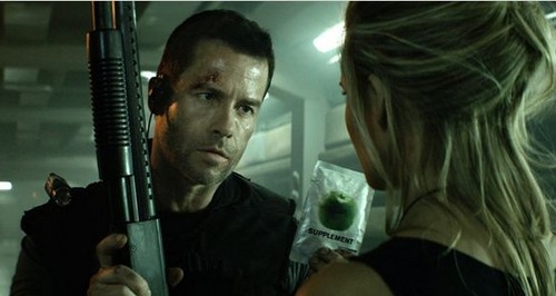 Lockout, clip di cinque minuti dell'action sci-fi di Luc Besson