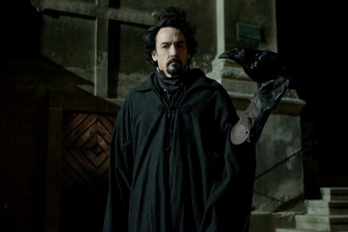 The Raven, 25 immagini con John Cusack (3)