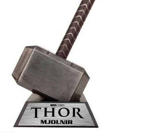 Thor, il martello Mjolnir a grandezza naturale