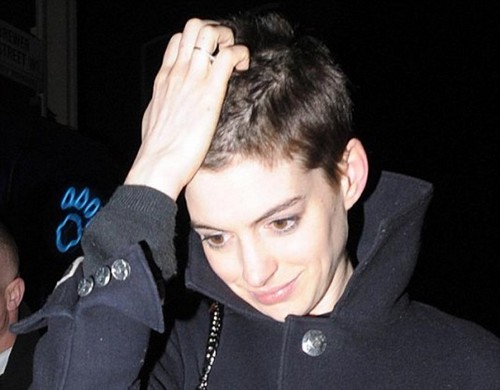 Les Miserables, nuovo taglio di capelli per la Fantine di Anne Hathaway