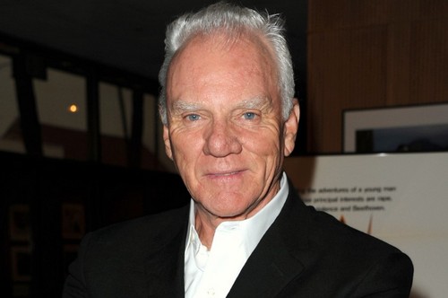 Malcolm McDowell protagonista del remake horror Silent Night Deadly Night