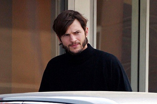 Jobs, prime foto dal set con Ashton Kutcher nei panni di Steve Jobs