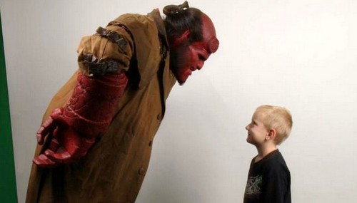 Hellboy, Ron Perlman incontra un piccolo fan (foto)