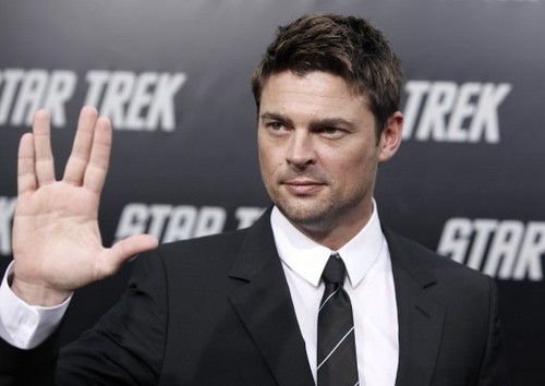 Star Trek 2, clip con Karl Urban dal Comic-Con 2012