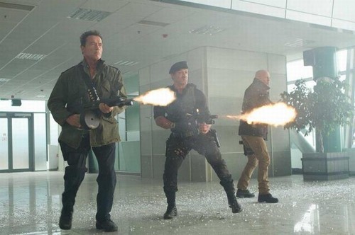 I Mercenari 2, nuova clip con Sylvester Stallone e Jean-Claude Van Damme
