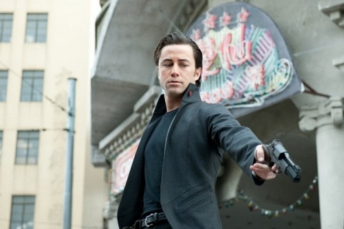 Looper – In fuga dal passato, prima clip e uno spot tv