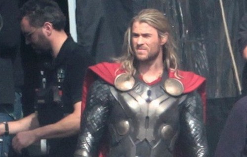 Thor: The Dark World, foto dal set con Chris Hemsworth e Jaimie Alexander