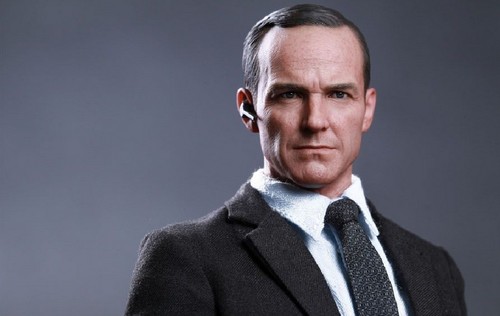 The Avengers, l'action figure ufficiale dell'agente Phil Coulson
