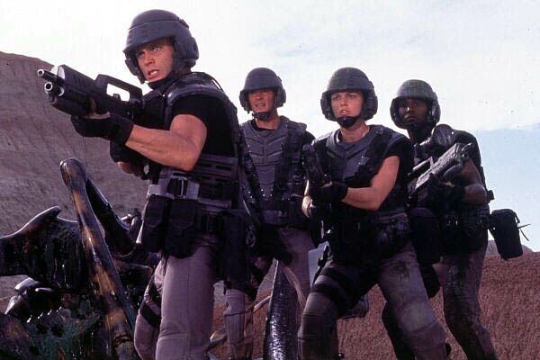 Starship Troopers, A history of violence, True justice II - Vicolo di sangue, The score, Un segreto tra di noi, End Game, stasera in tv