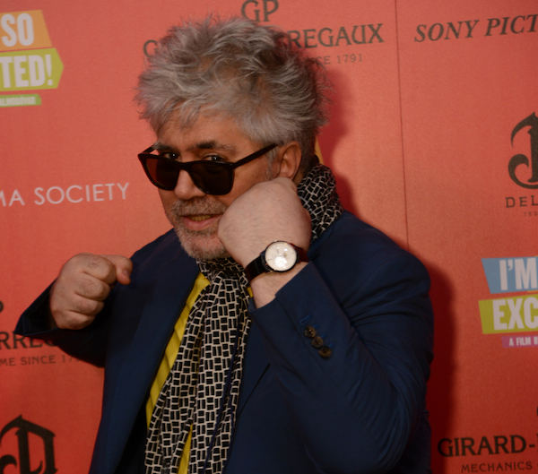 Almodovar e "Gli amanti passeggeri": enorme successo per l'anteprima a New York