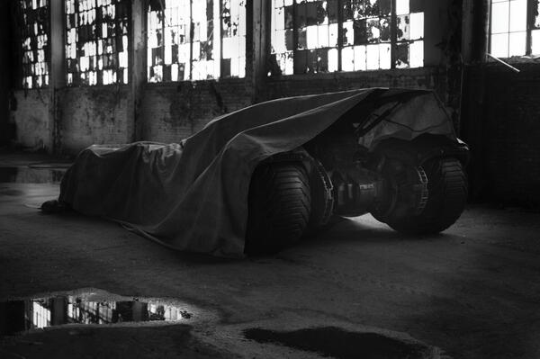 Zack Snyder fa intravedere la Batmobile