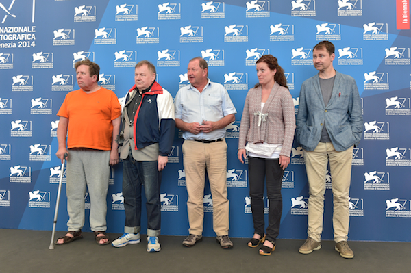 16941-Photocall_-_En_duva_satt_pa_en_gren_och_funderade_pa_tillvaron_-_Film_Delegation_-____la_Biennale_di_Venezia_-_Foto_ASAC__2_