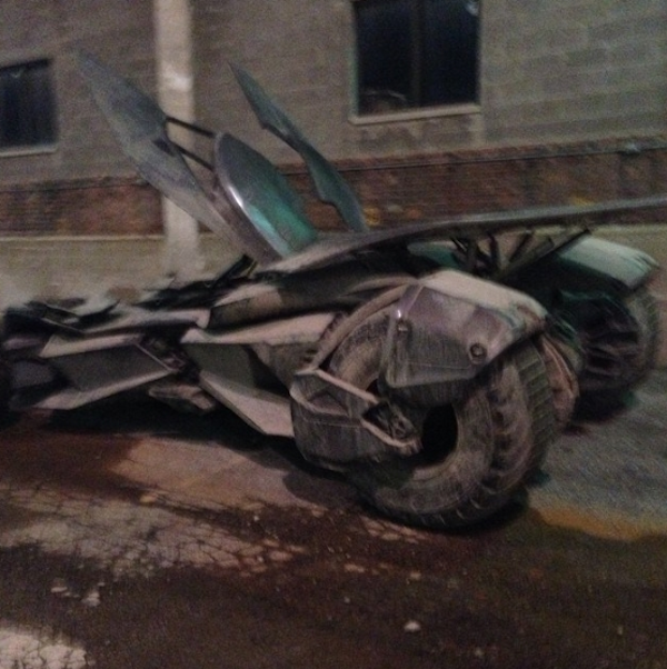 Batman v Superman: Dawn of Justice, le foto della Batmobile