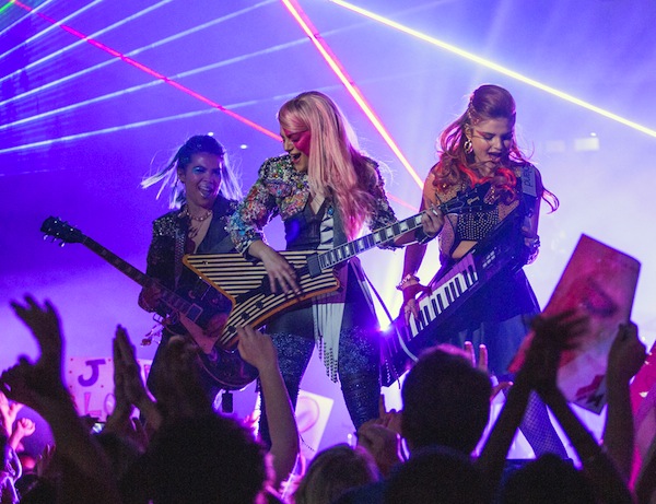 Jem e Le Holograms: tutte le foto dal film